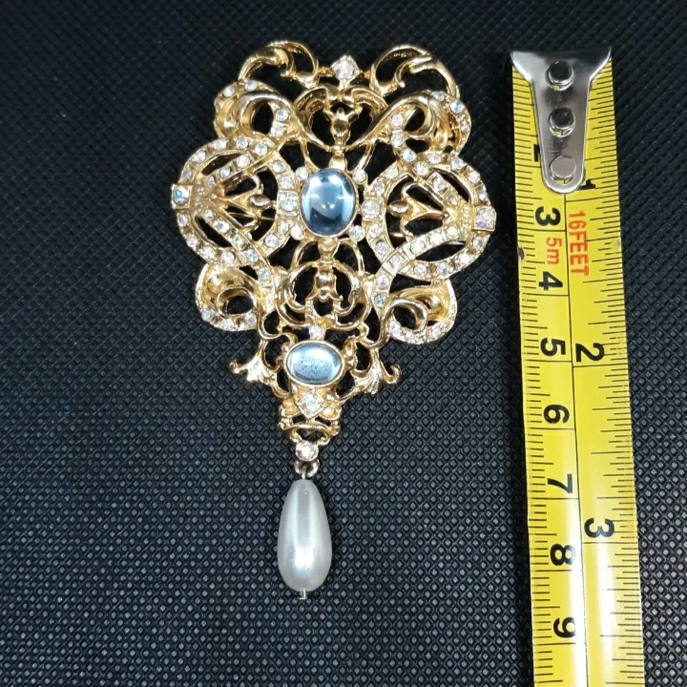 Gold & Blue Brooch with Hanging Faux Pearl - Picture 2 of 3